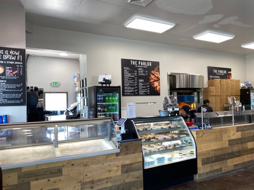 the-parlor-at-mack-s-inn-003