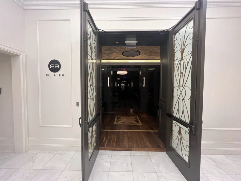 bull-and-bear-steakhouse-at-waldorf-astoria-orlando-001