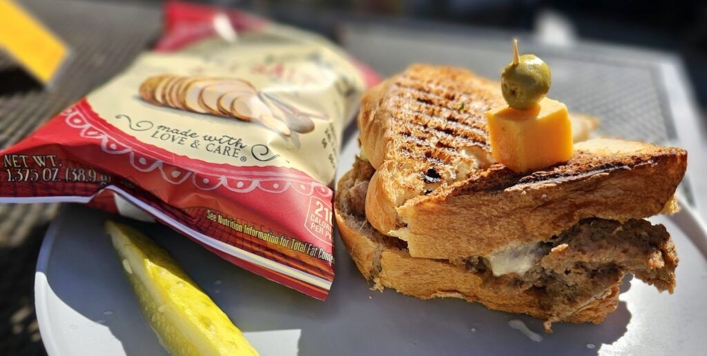 the-gap-deli-at-the-parkway-004