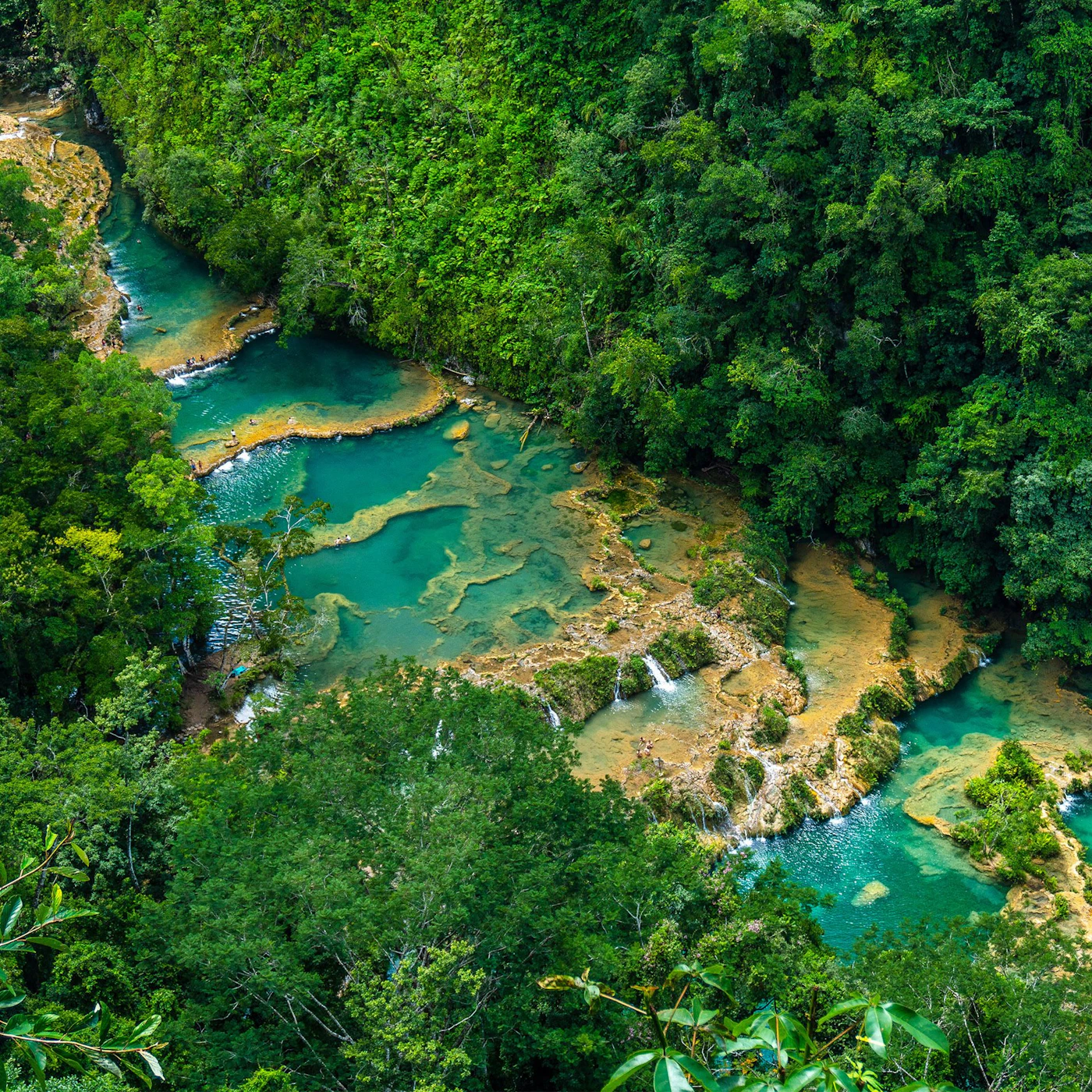 global-tourist-spots-that-make-us-the-happiest-data-2023-hero