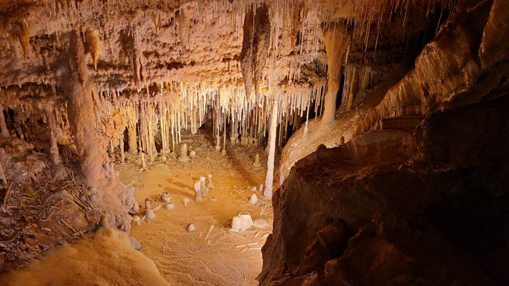 bridal-cave-and-thunder-mountain-park-001