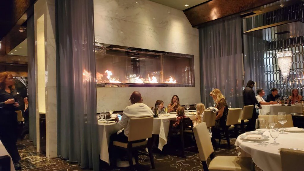 hank-s-fine-steaks-and-martinis-003