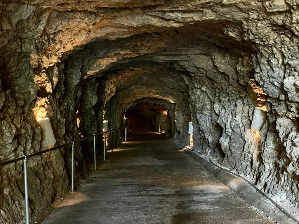 inner-space-cavern-004