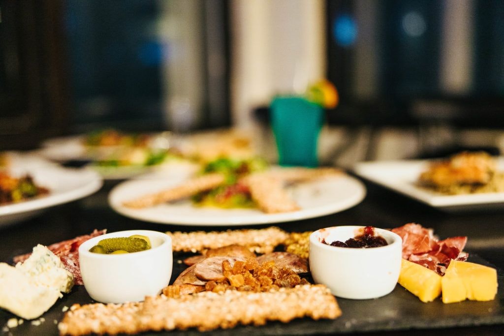 tuque-s-bar-and-grill-006