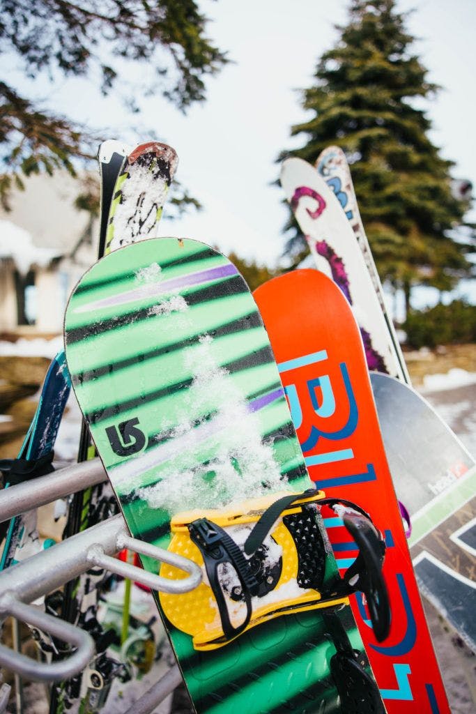 skiing-and-snowboarding-on-snowshoe-mountain-011