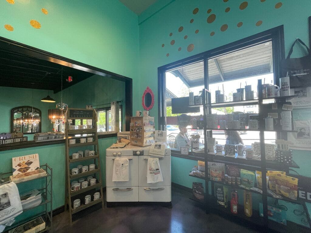 twisted-sisters-bake-shop-010