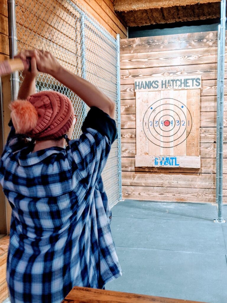 hank-s-hatchets-axe-throwing-002