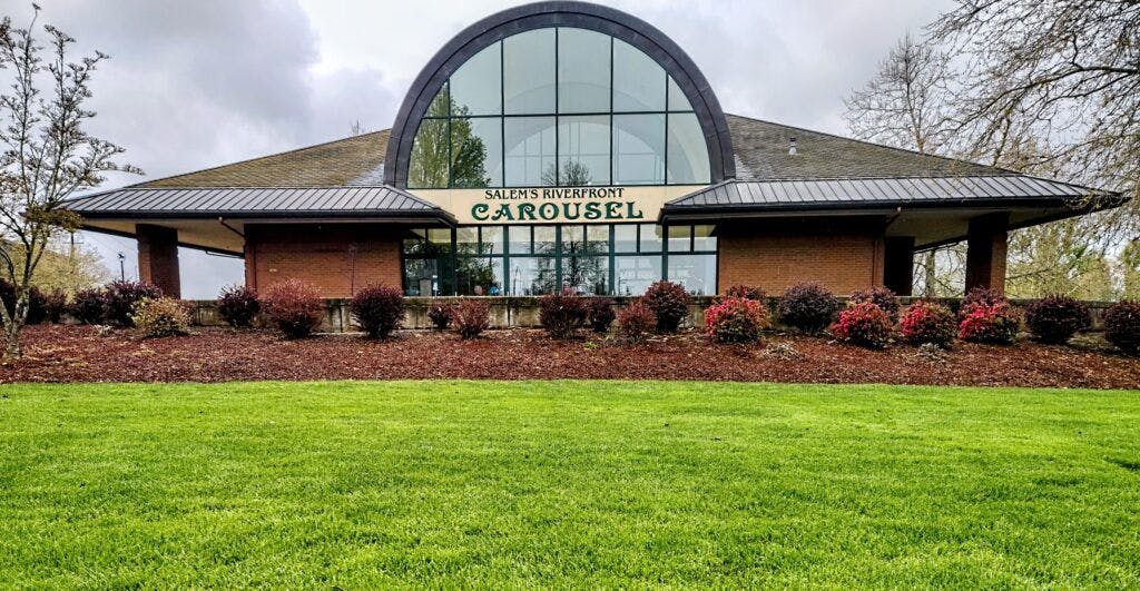 salem-s-riverfront-carousel-001