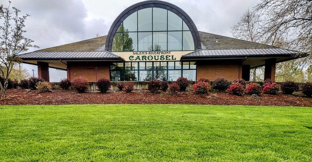 salem-s-riverfront-carousel-001