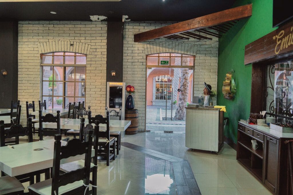 emiliano-s-sport-bar-025