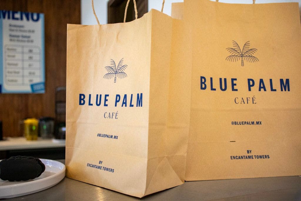 blue-palm-cafe-encantame-towers-015