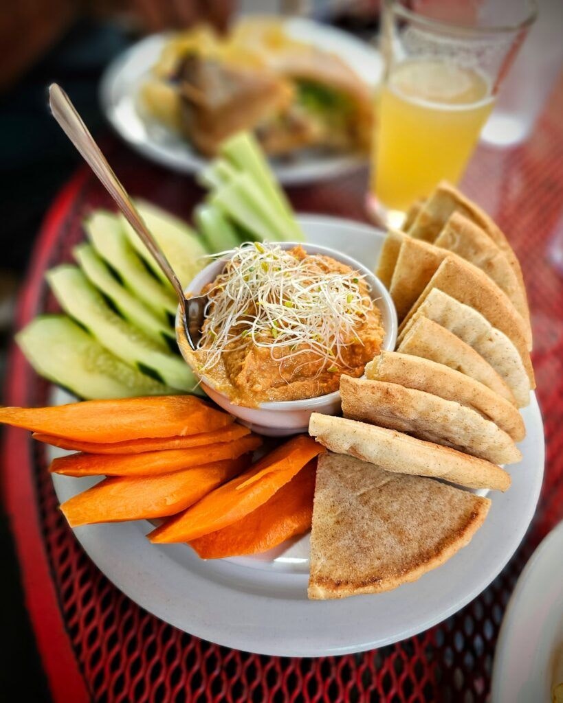 sir-benedict-s-tavern-on-the-lake-002