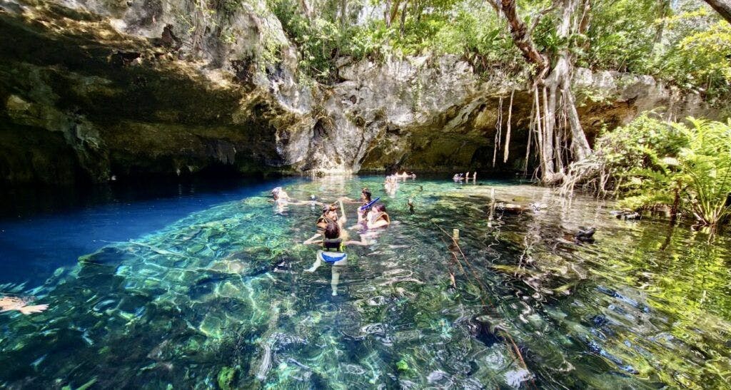 Cenote Dos Ojos / Two Eyes Cenote