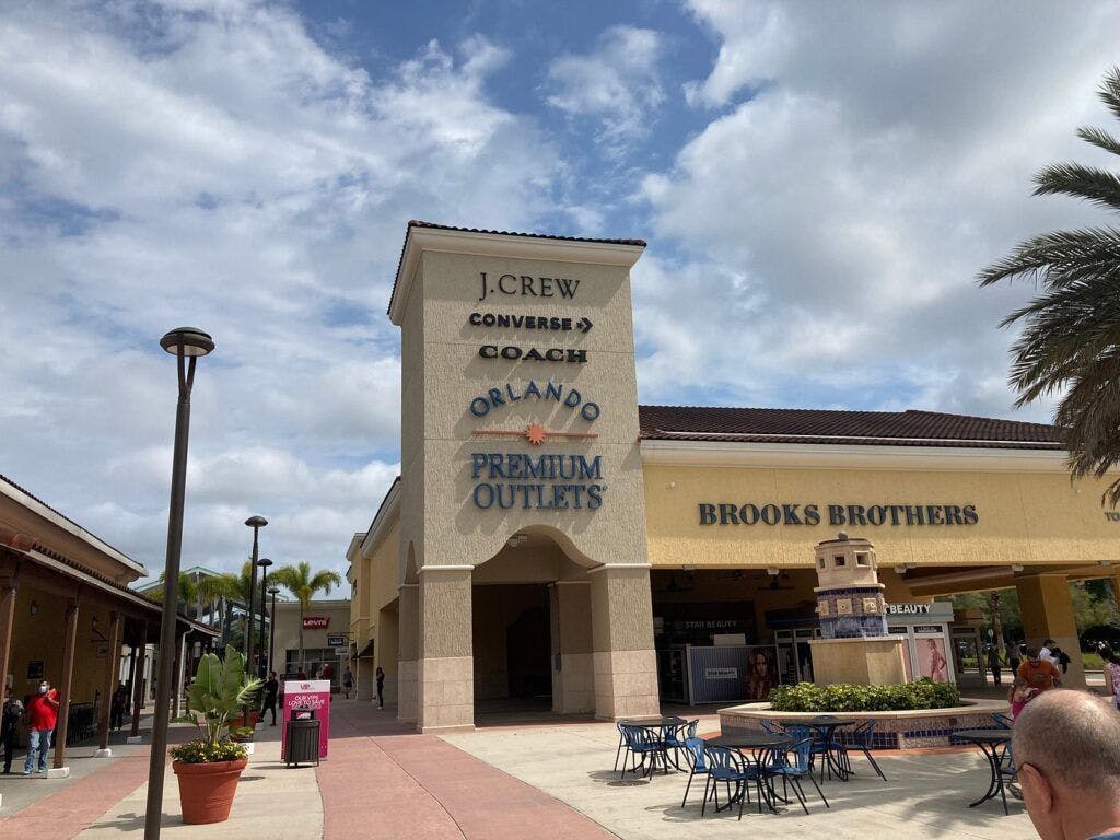 international-drive-outlet-001