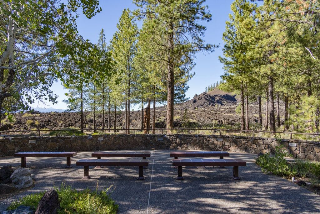 lava-butte-and-lands-visitor-center-002