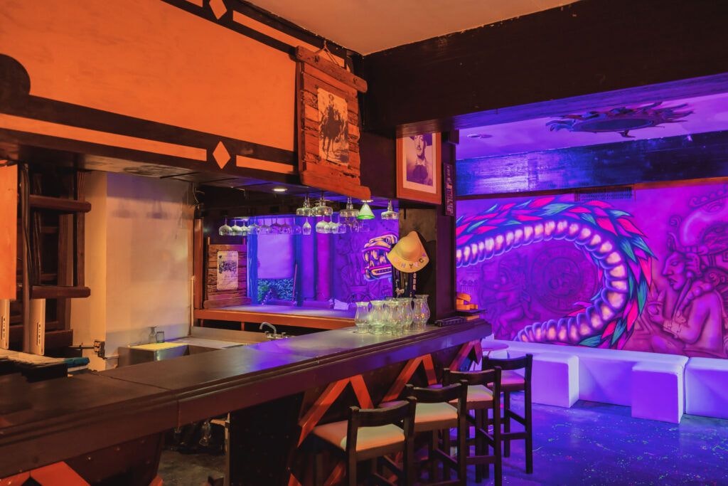 emiliano-s-sport-bar-017