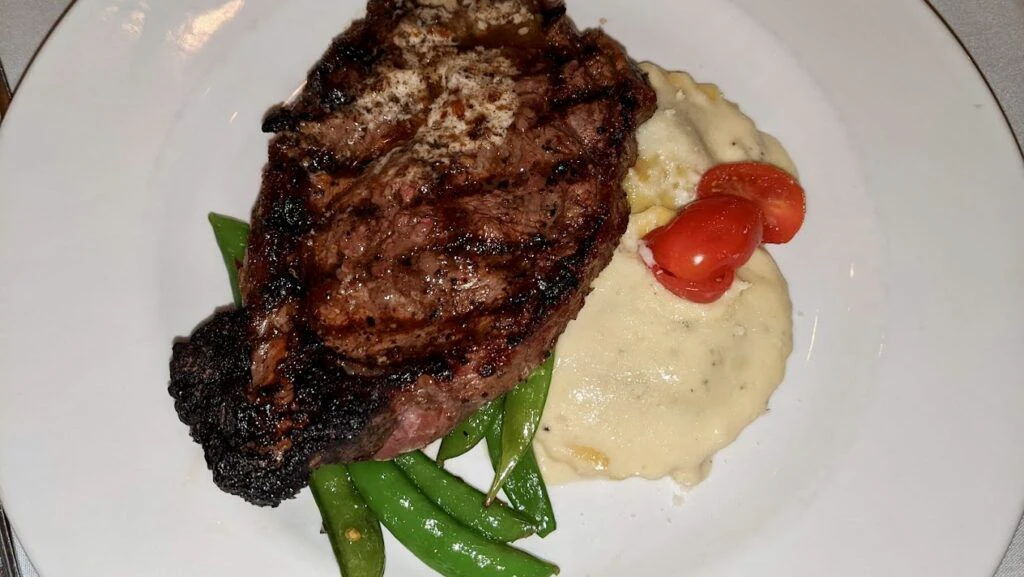 tony-s-on-the-lake-003