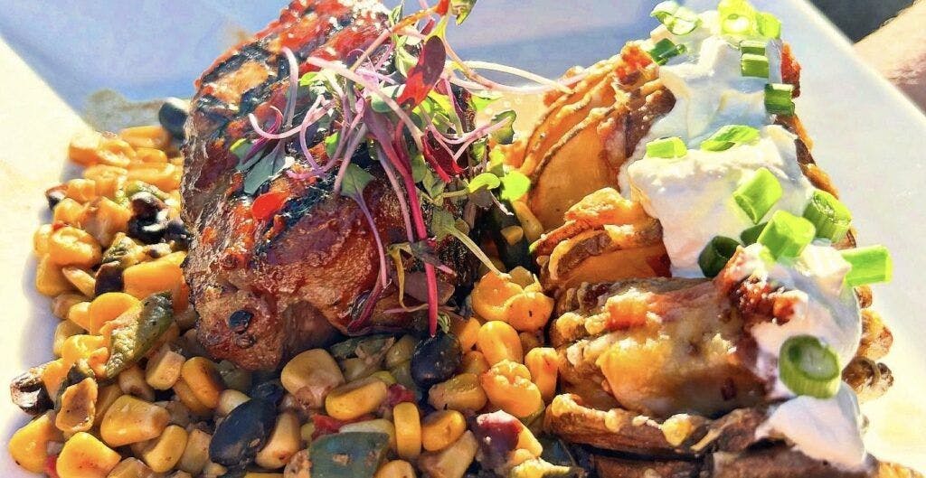 corkscrew-bar-and-grille-004