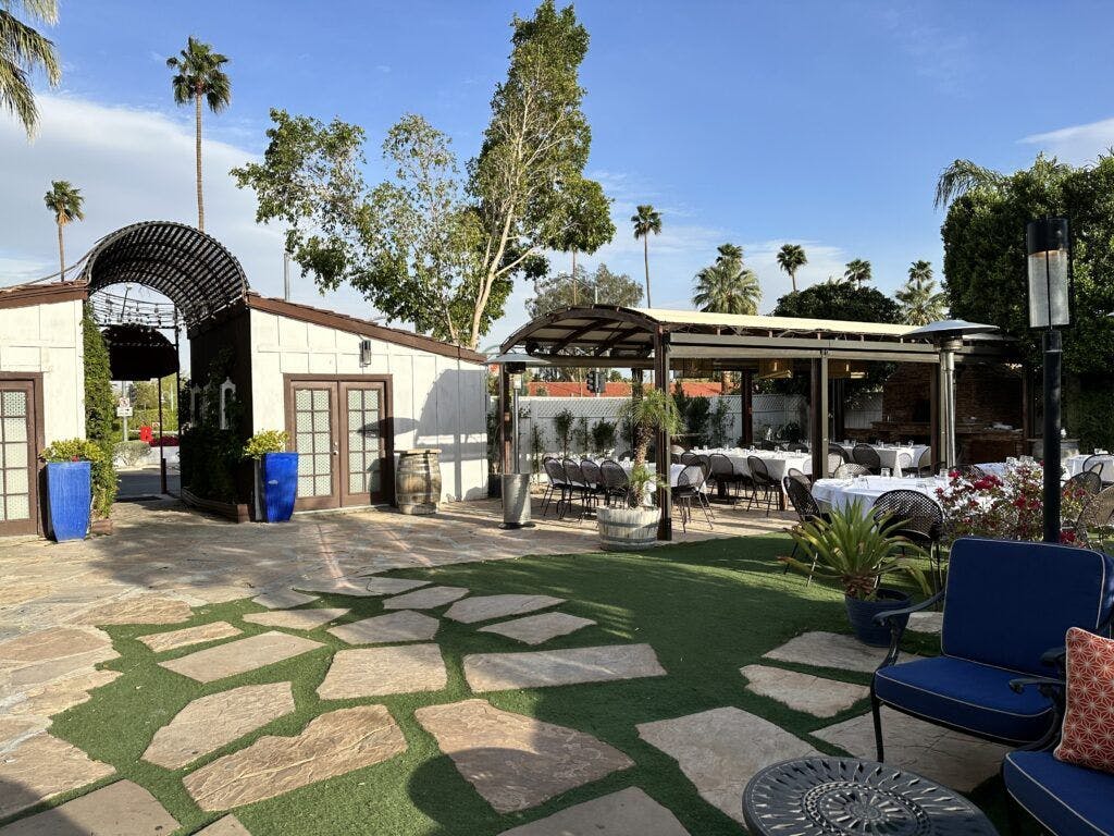 copley-s-on-palm-canyon-004