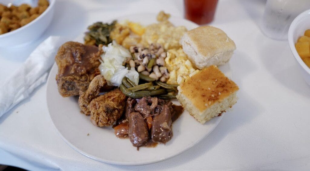 mrs-wilkes-dining-room-002