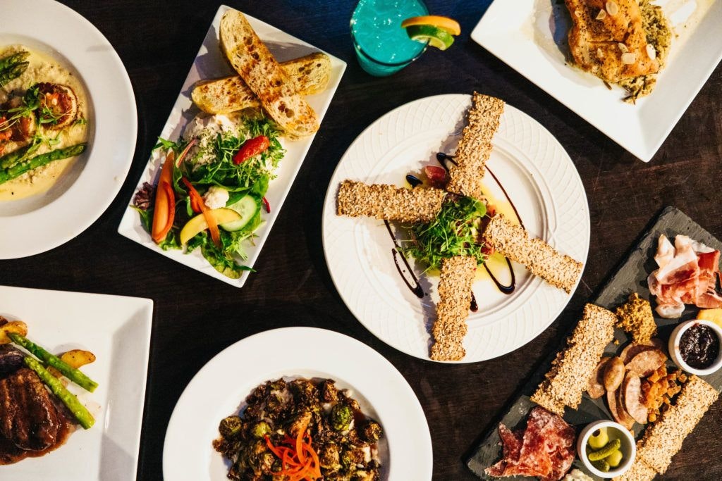 tuque-s-bar-and-grill-001