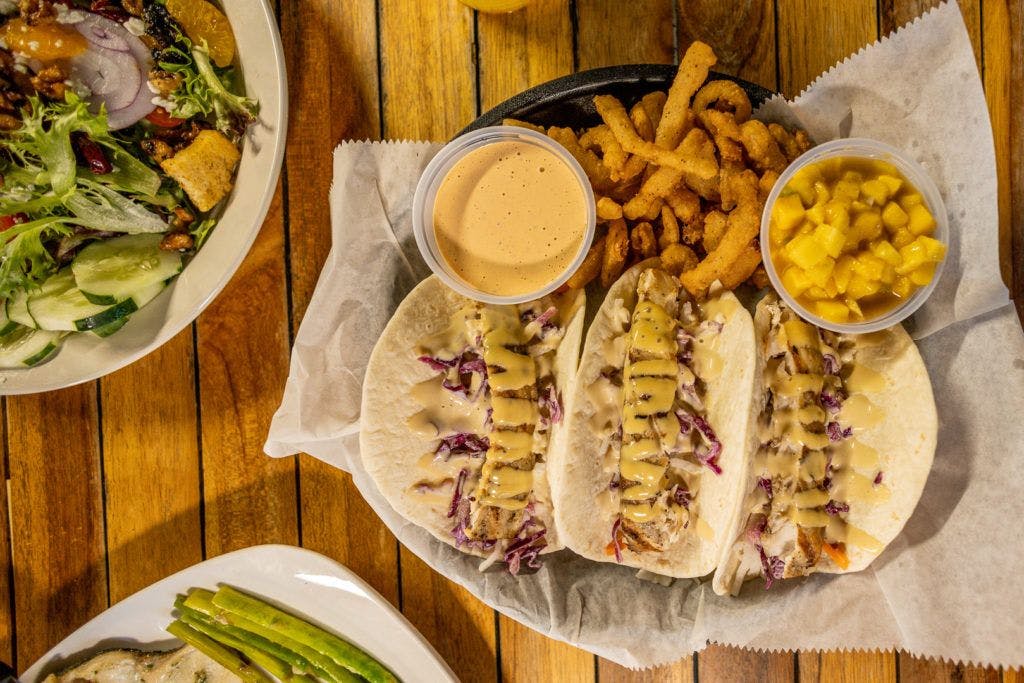 mango-s-bar-and-grill-019