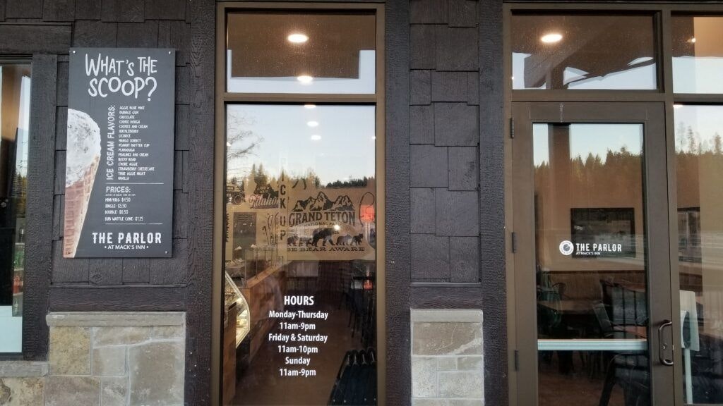 the-parlor-at-mack-s-inn-001